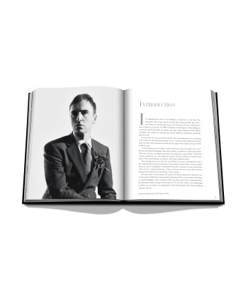 Livre Dior by Raf Simons la colonne vertébrale