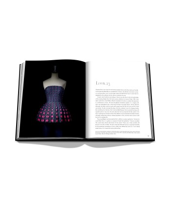 Livre Dior by Raf Simons la colonne vertébrale