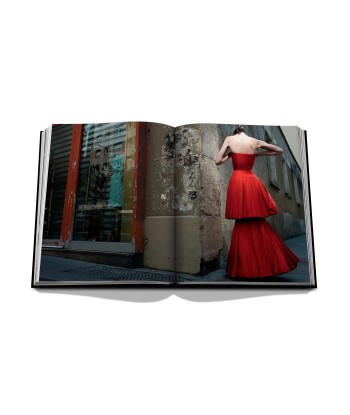 Livre Dior by Raf Simons la colonne vertébrale